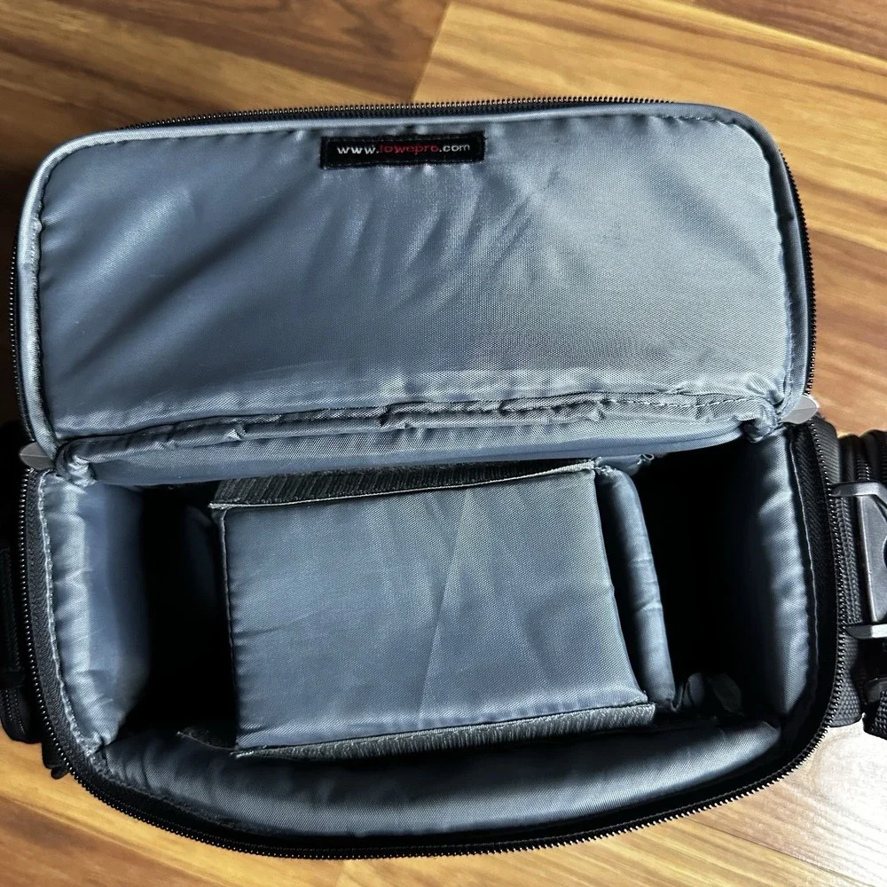 LowePro VS400 Camera Bag Black Should Strap Padded Compartments Canon Nikon